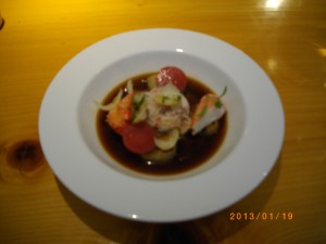 「北海毛蟹と下仁田の葱、百合根の入ったコンソメスープ(1200円)」