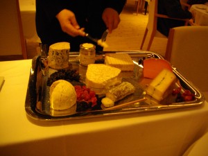 チーズの取分けサーブ 2011.01.13 [ルヴェソンヴェール南大沢]
